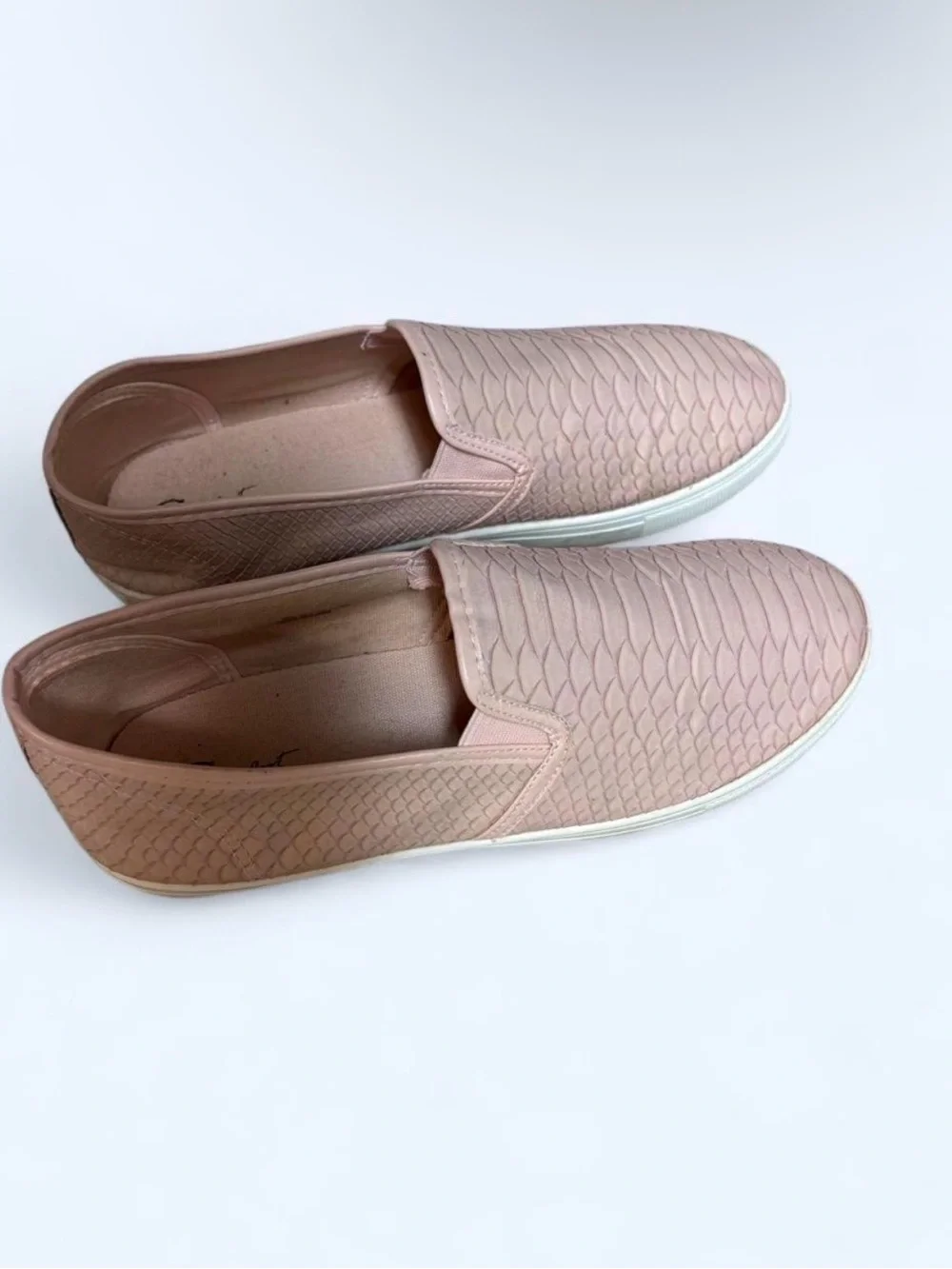 Blush Pink Snakeskin Textured Slip On Sneakers Women’s Size 10 Casual Comfort